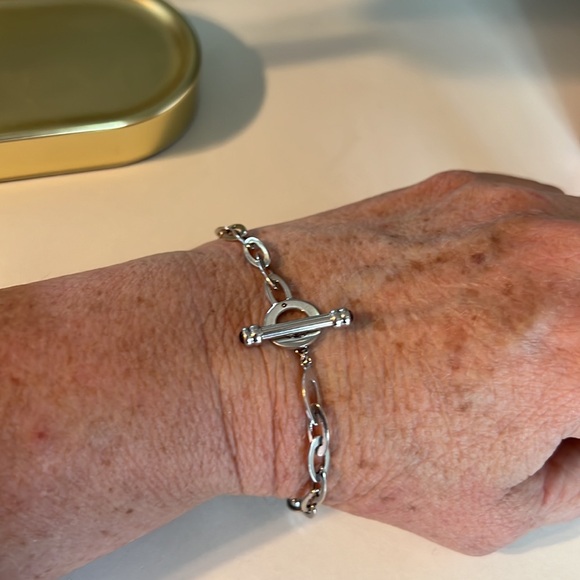 Roberto Coin 18k White Gold with Sapphire Toggle - Picture 4 of 5